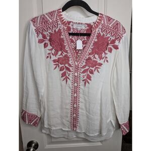 Johnny Was Linen White and Plum Blouse Size Small Embroidered Flower Motif